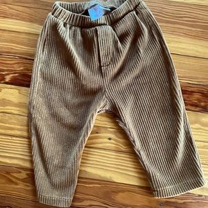 super cute comfy corduroy Zara pants. size 18-24, great condition.